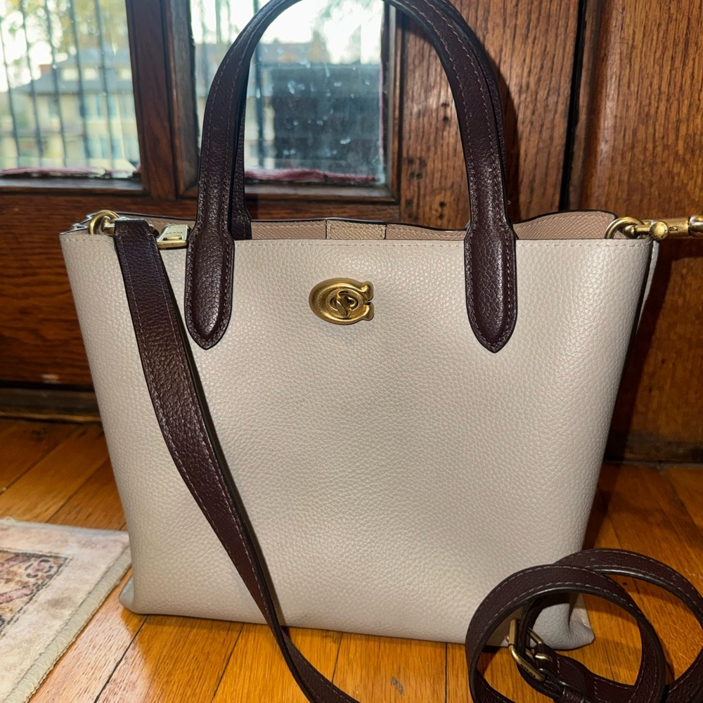 Coach Willow Tote 24